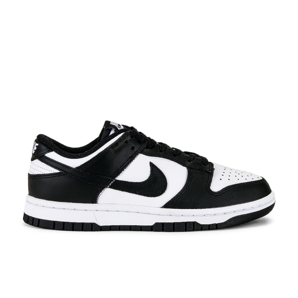Nike black & white low dunk low sneaker